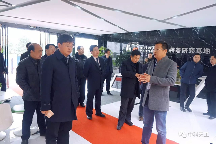 沙洋縣縣委書(shū)記率“四大家”領(lǐng)導(dǎo)蒞臨中科天工考察交流01.jpg 沙洋縣縣委書(shū)記率“四大家”領(lǐng)導(dǎo)蒞臨中科天工考察交流01.jpg