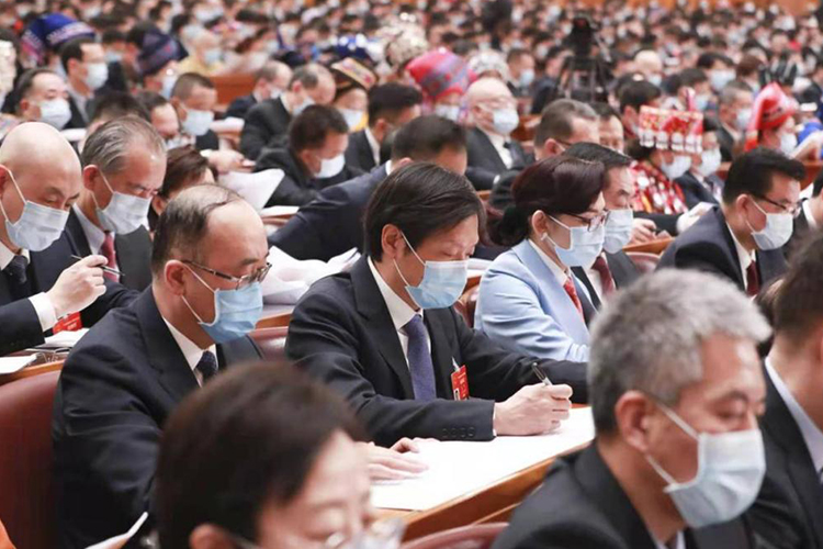 全國(guó)人大代表雷軍:政府工作報(bào)告向全社會(huì)傳遞出了強(qiáng)烈信心.jpg 全國(guó)人大代表雷軍:政府工作報(bào)告向全社會(huì)傳遞出了強(qiáng)烈信心.jpg