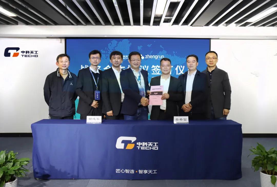 簽約.jpg 簽約.jpg